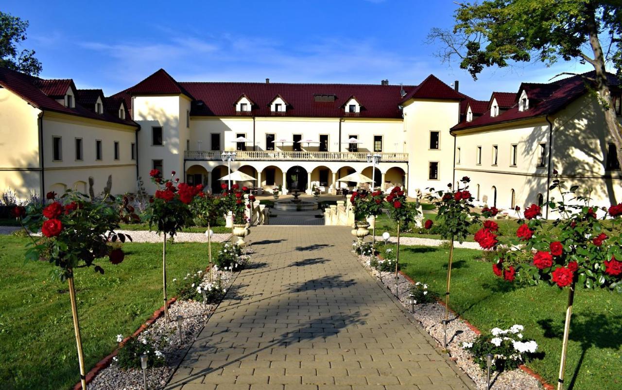 Zamek Kamenny Dvur Hotel Kynsperk nad Ohri Exterior photo